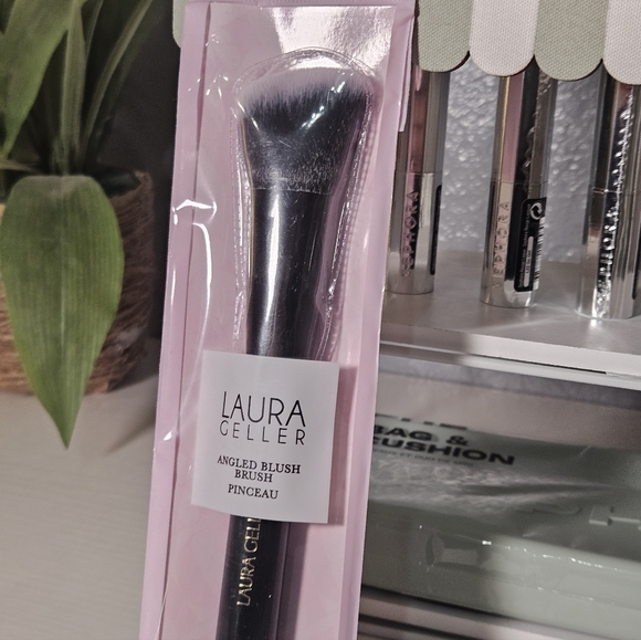 Laura Geller Other - Laura Geller Angled Blush Brush - Black